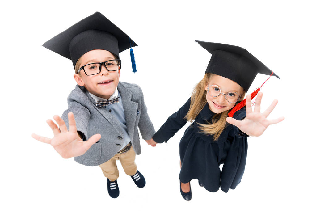 学生在毕业帽子 学生在毕业帽子