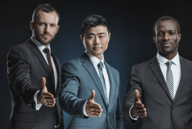 多民族商業(yè)人士擴(kuò)張手照片