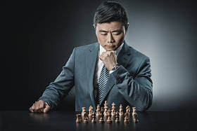 亚洲商人和国际象棋件