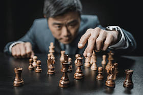 亚洲商人下棋
