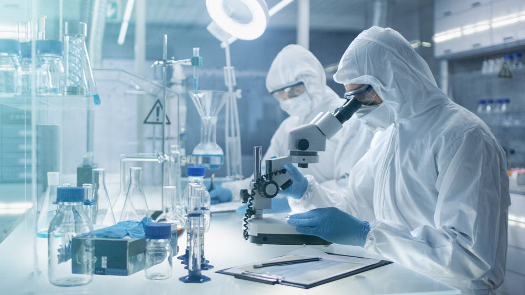 在套装进行安全高等级实验室科学家 在套装进行安全高等级实验室科学家