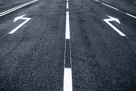 左边右边的箭头路标转