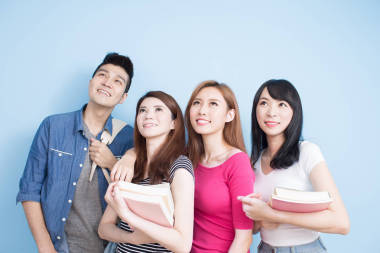 快樂的學(xué)生合影圖片