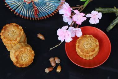 中秋節(jié)吃月餅上木