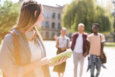 群快樂學(xué)生圖片