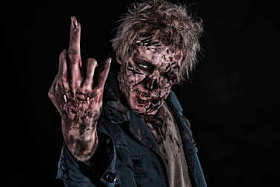 血腥恐怖的脑袋的僵尸人万圣