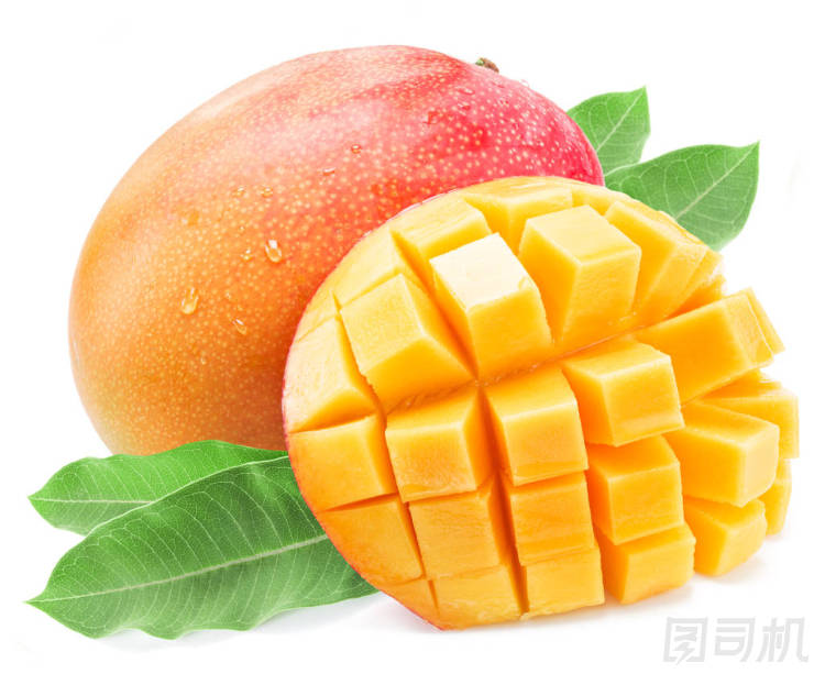 杧果與水滴。在白色背景上孤立