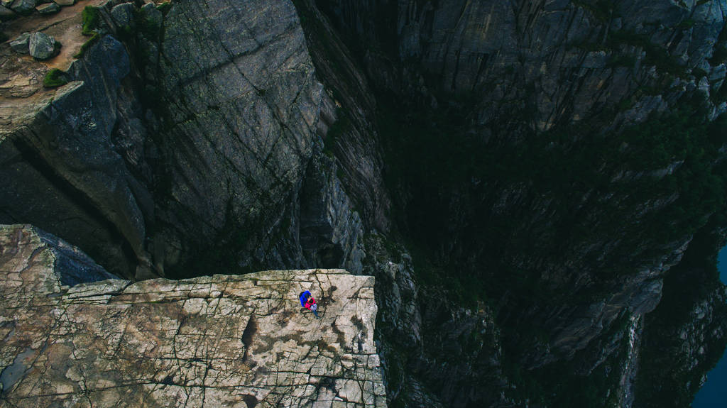 Preikestolen巨大的悬崖 Preikestolen巨大的悬崖