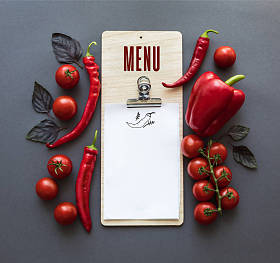 辣椒和空白的纸页图片