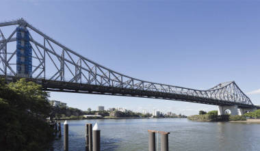 布里斯班故事短”