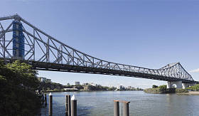 布里斯班故事短”