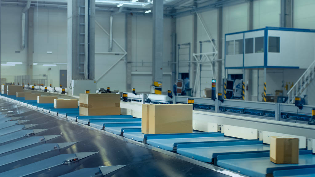 带式输送机在邮局分拣包裹就动 带式输送机在邮局分拣包裹就动