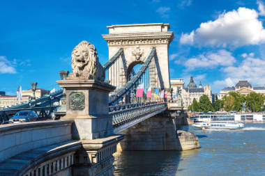 在布達(dá)佩斯塞切尼鏈橋