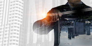 商人绘制图表。混合媒体照片