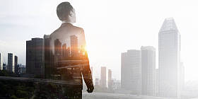 面临着新的一天。混合媒体照片