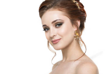 年輕漂亮的發(fā)型和化妝的女孩