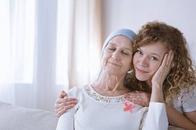 在癌症治疗期间支持母亲图片