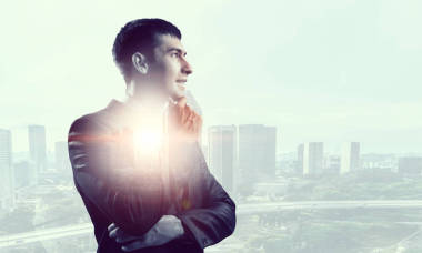 他想得很遠(yuǎn)?；旌厦襟w