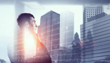 他想得很遠(yuǎn)?；旌厦襟w圖片