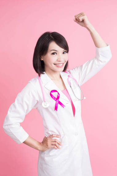 醫(yī)生展示強(qiáng)壯的胳膊圖片