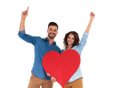 幸福的夫妇庆祝爱白色背景上