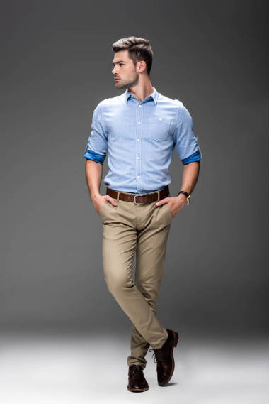 年輕人在休閑服裝圖片