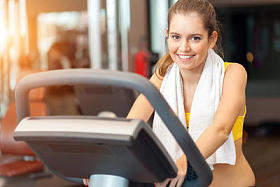 女人做有氧运动