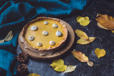 在木砧板上的南瓜餅圖片