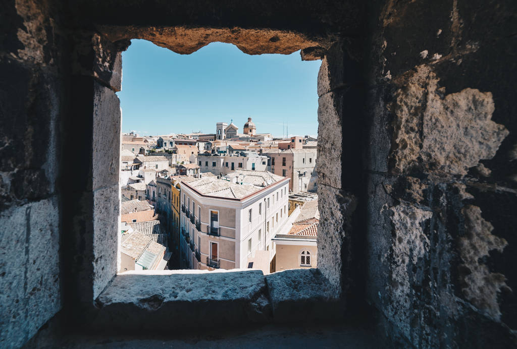 资本的窗口从撒丁岛的鸟瞰图塔 资本的窗口从撒丁岛的鸟瞰图塔