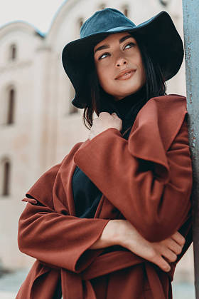 时尚服装的女人图片