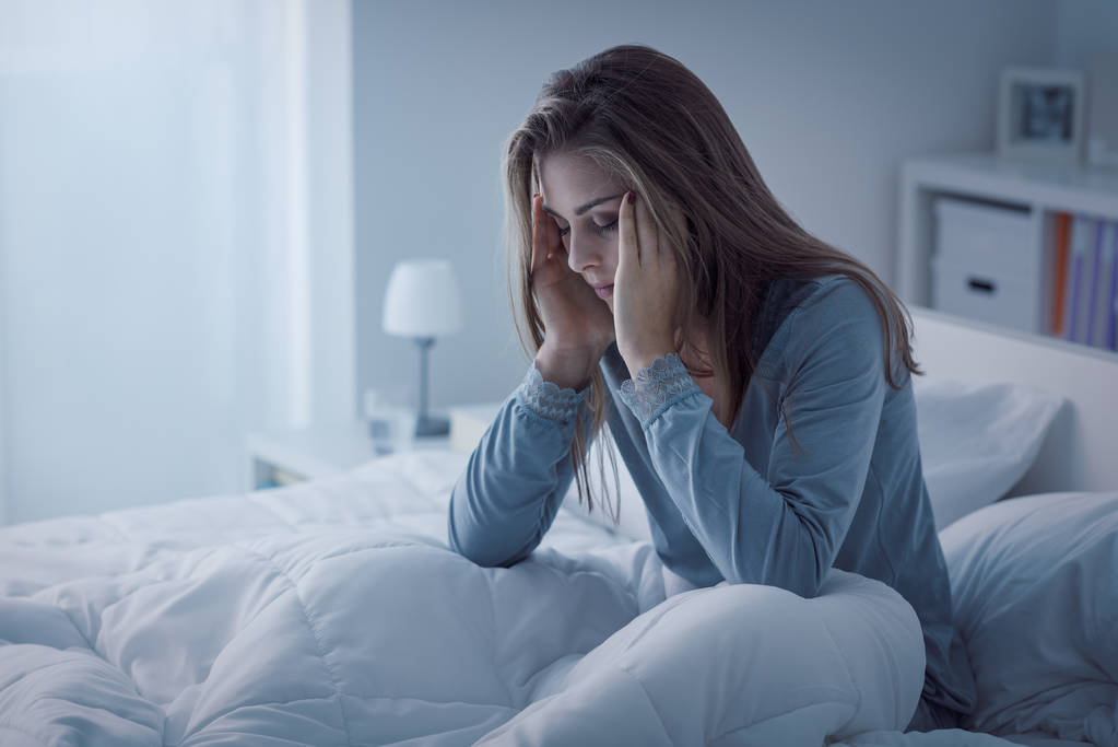 抑郁症的妇女在晚上睡不着图片 抑郁症的妇女在晚上睡不着图片