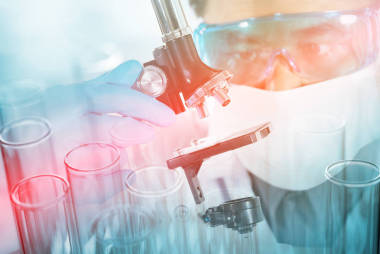 二次曝光的科學(xué)家和實(shí)驗(yàn)室測(cè)試管，科學(xué)