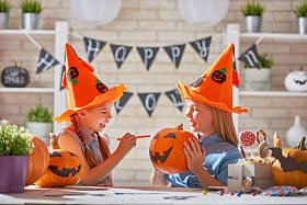 孩子们在万圣节那天图片