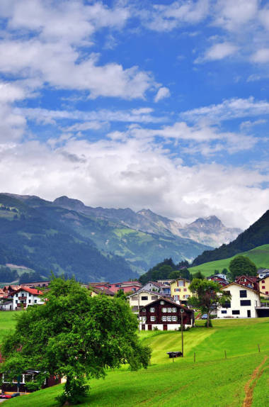 在廣州的 Uri，瑞士高山景色