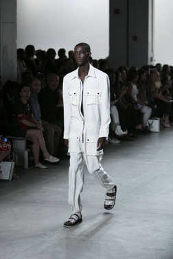 哈坎 Akkaya 時裝秀春夏季 2018