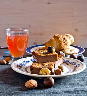 传统蛋糕： 甜栗子蛋糕切片