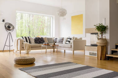 条纹的灰色地毯照片