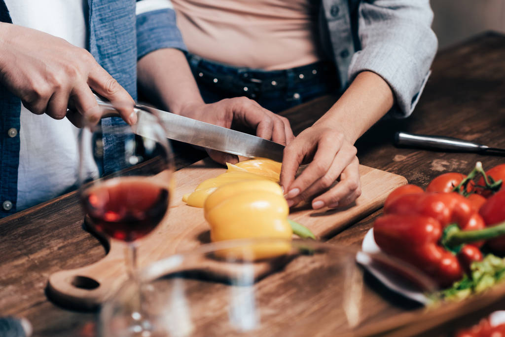 几个在一起准备的晚餐图片 几个在一起准备的晚餐图片
