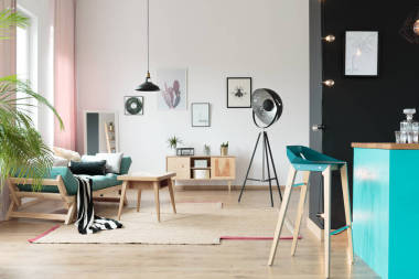 藍色的內(nèi)部與凳子