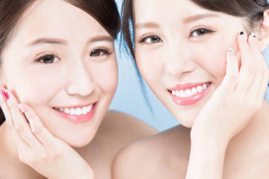 爱美女性拥有健康的牙齿 图片