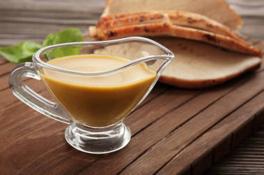 與美味火雞肉汁醬油船