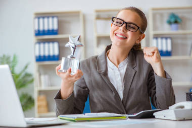 在辦公室工作的女商人老板會(huì)計(jì)