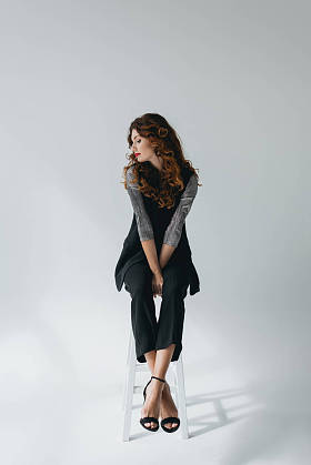 优雅时尚的拍摄模型照片