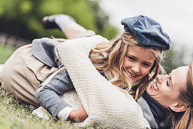 家庭拥抱和乐趣