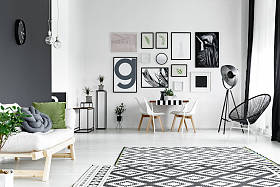 黑墙上的时钟图片