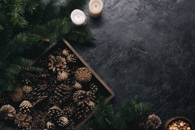 松果和蠟燭圖片