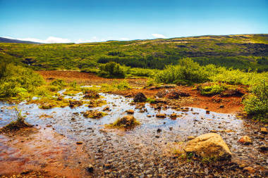 山區(qū)河流與傳統(tǒng)自然山水美如畫(huà)