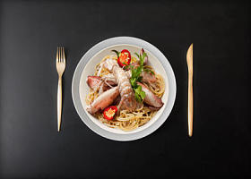 鱿鱼和螳螂虾意面图片