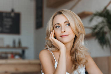 美麗的中年女子圖片