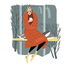 一个女孩靠近窗边喝杯.照片